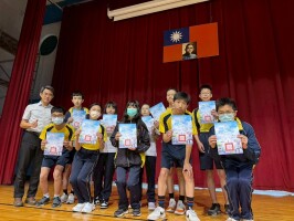 113下學期朝會頒獎:LINE_ALBUM_0424朝會頒獎全國音樂比賽、段考金銀徽、校內語文競賽、基隆市大隊接力、童軍_250509_15
